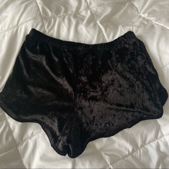 Soft material shorts - Picture 2 of 2